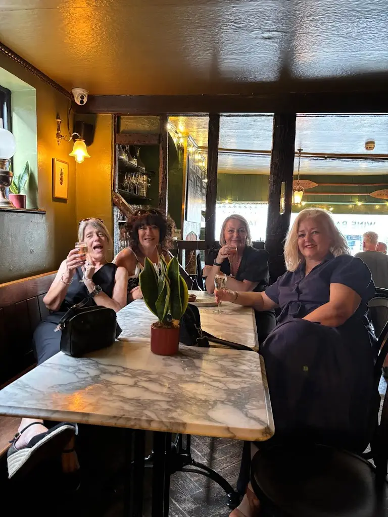 Phillipa Salt_De La Terre_Great Dunmow_review