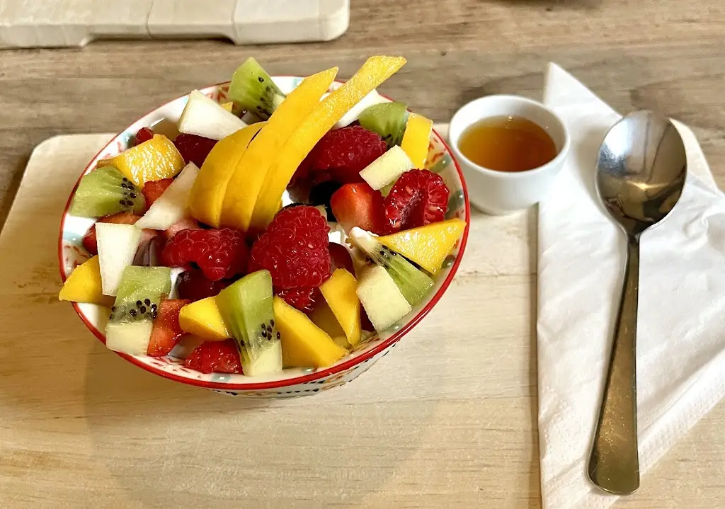 Christian Blumhoff_Carolina’s Coffee Shop_Great Bookham_review