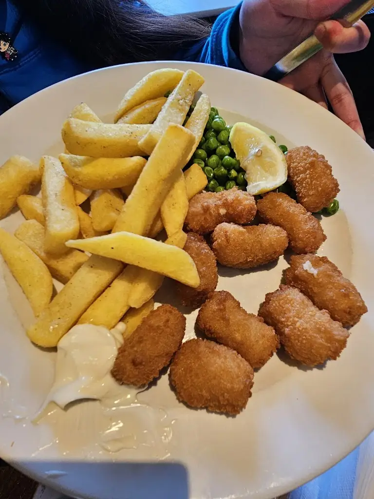 Francis Maglaque_Trigger Pond_Great Sankey_review