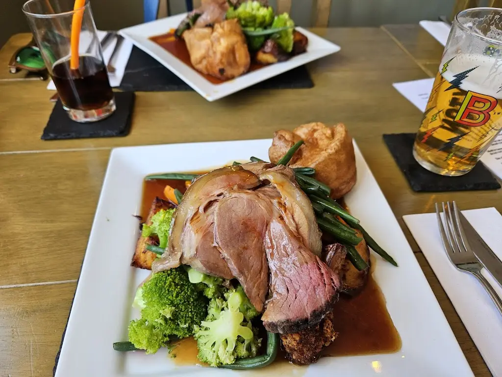 Davie Mooney (Dmanmoon)_The Bell_Great Paxton_review