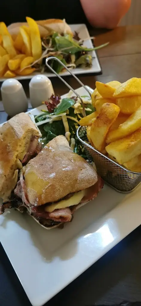 Maxine Day_The Bell_Great Paxton_review