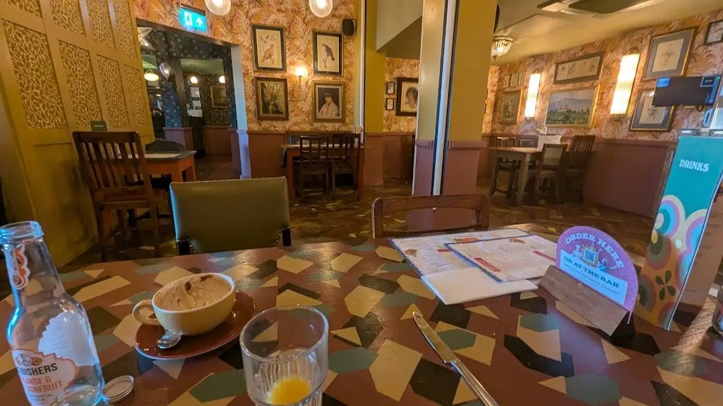 STEPHEN NORRIS_Alturo Lounge_Great Malvern_review