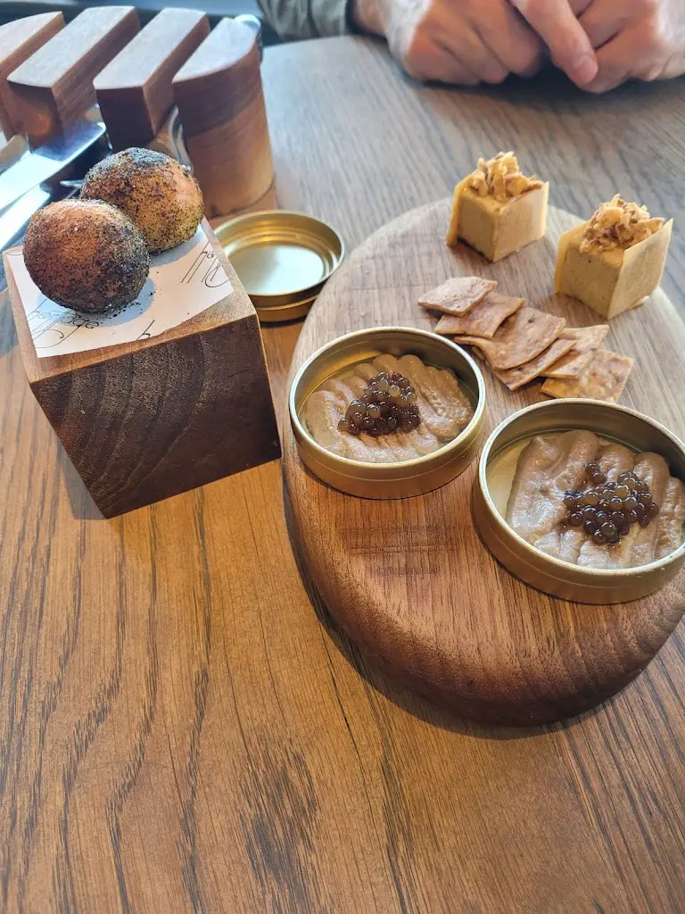 Mrs Foster_Heritage_Balcombe_recensione