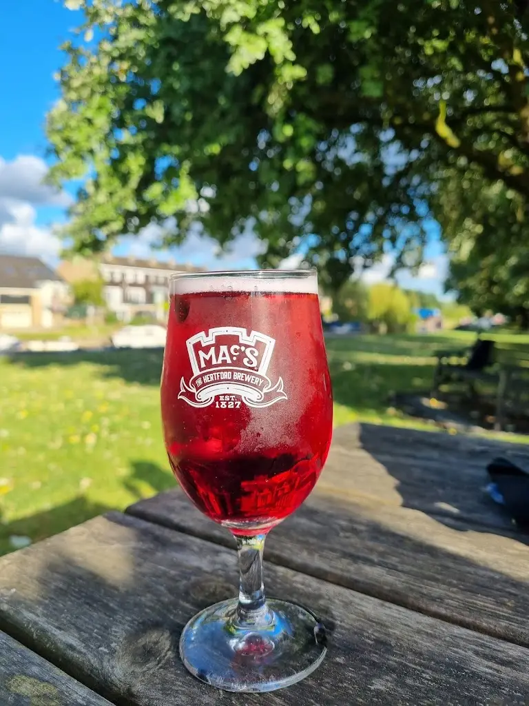 Jolly Fisherman_Great Amwell_slider_image_2