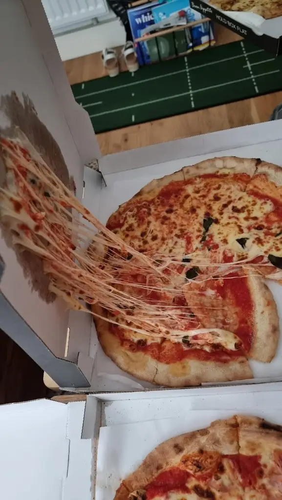 Menu_Fratelli Pizza_Great Amwell_image_4