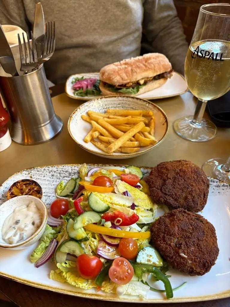 P J _Punch House_Great Amwell_review