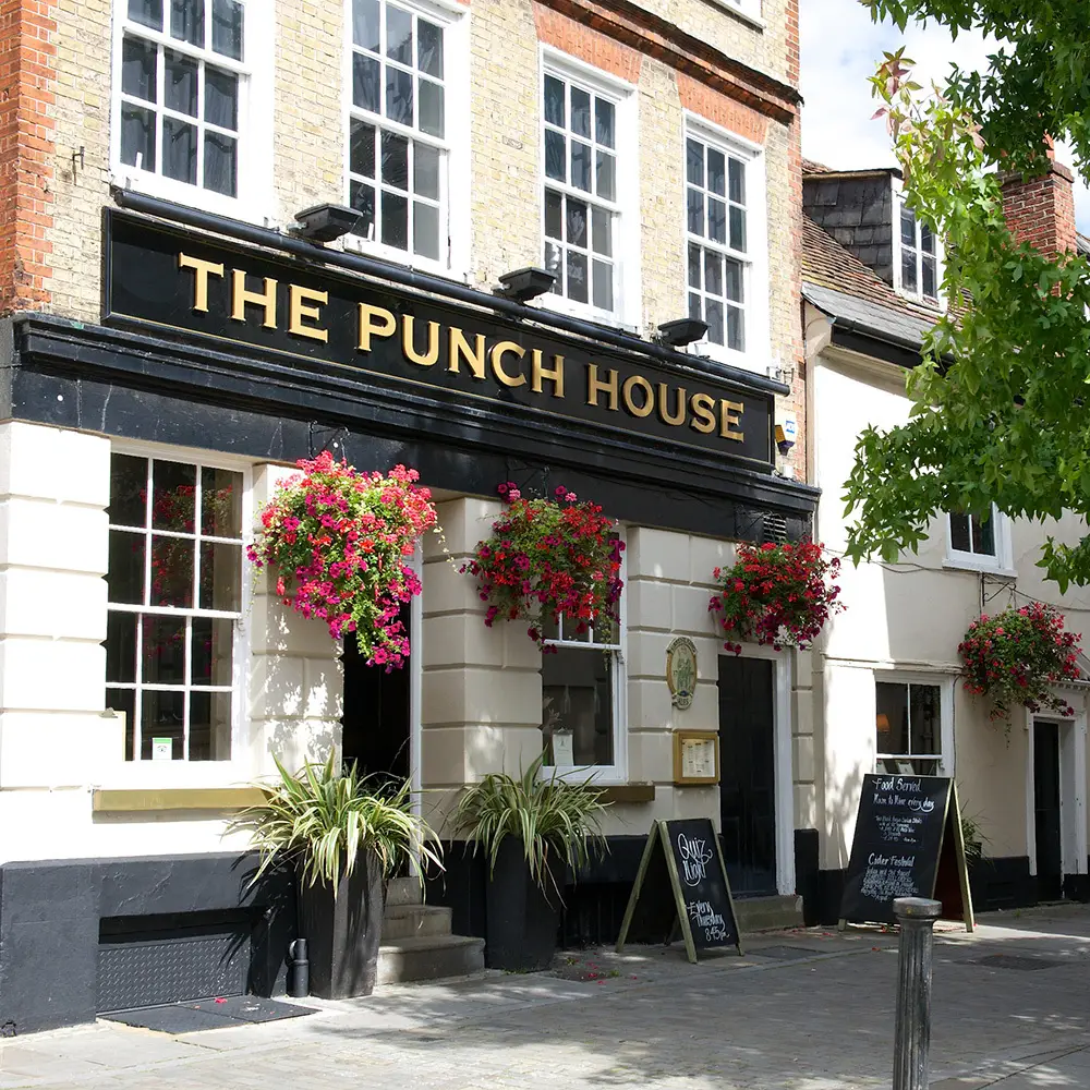 Punch House restaurante en Great Amwell