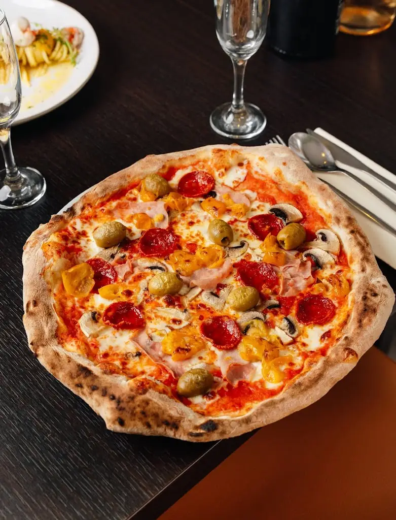 Julius Caesar Italian Restaurant_Gravesend_slider_image_3