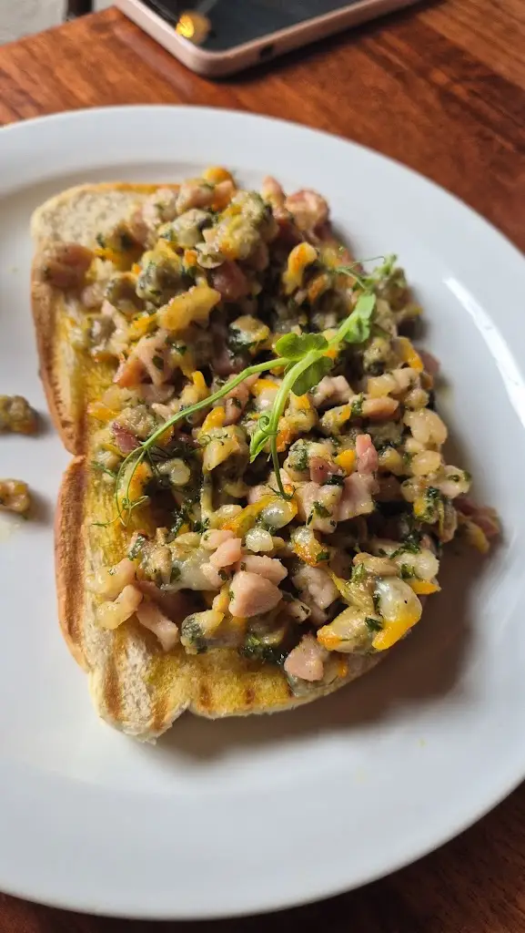 Matthew Foletti_Three Daws_Gravesend_review