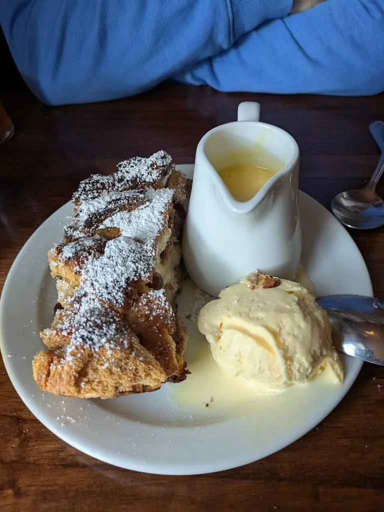 Tania Waller_Three Daws_Gravesend_review