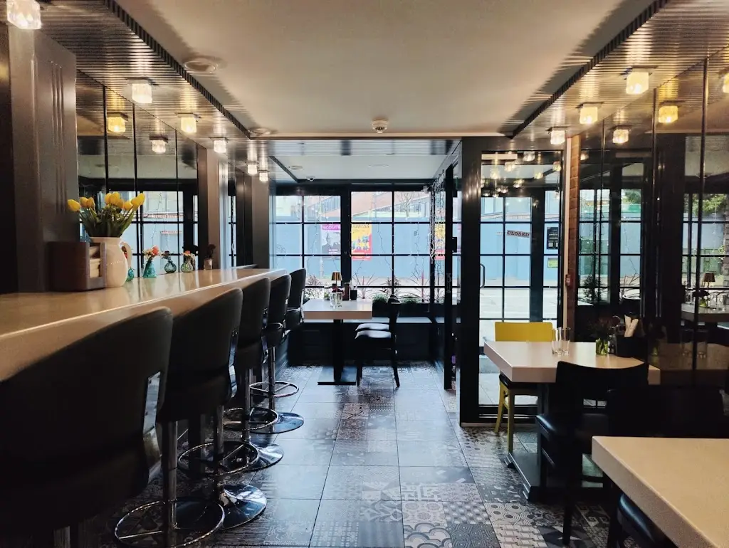 Studio 7 Restaurant restaurant in Gravesend