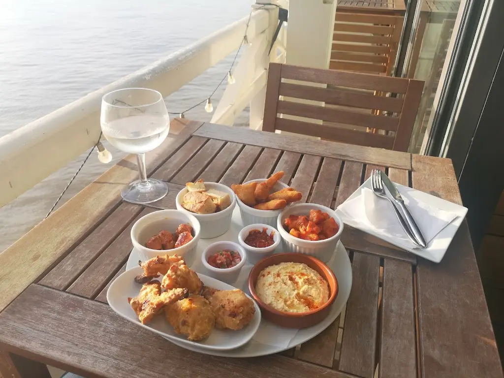 Riva Waterside Bar & Restaurant_Gravesend_slider_image_2