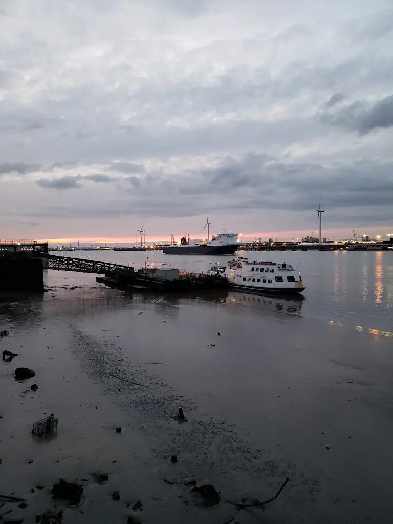 Riva Waterside Bar & Restaurant_Gravesend_slider_image_3