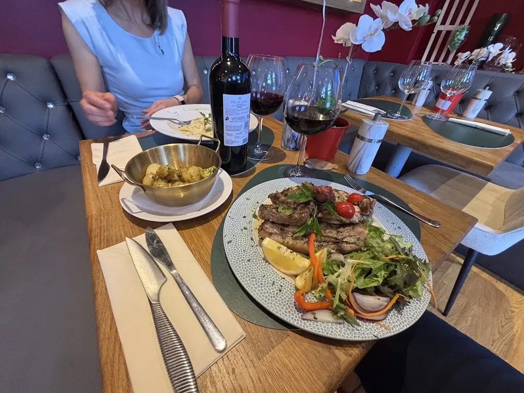 Pawel Sieradzki_Mad in Italy 2_Gravesend_review