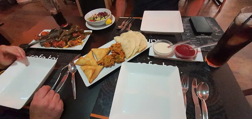 Elliot Bambury_Cafe Taj_Gravesend_recensione