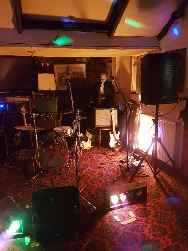 Cavalier Inn_Great Torrington_slider_image_2