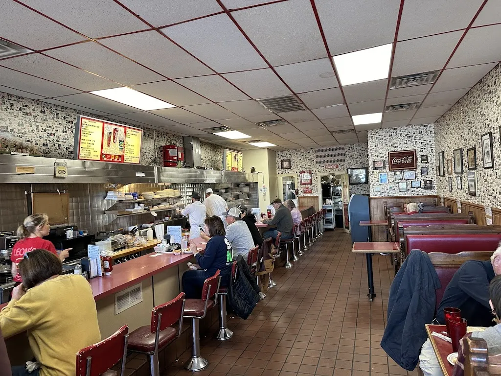 Leon's Burger Express restaurant in Mt Airy, NC