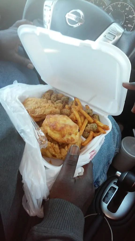 Tawanda Edwards_Sidney's_Wintzell Ave, Bayou_review