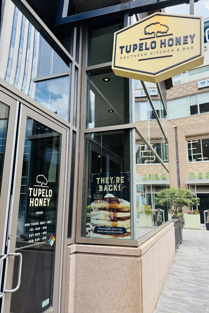 Tupelo Honey Southern Kitchen & Bar restaurante en Greenville, SC