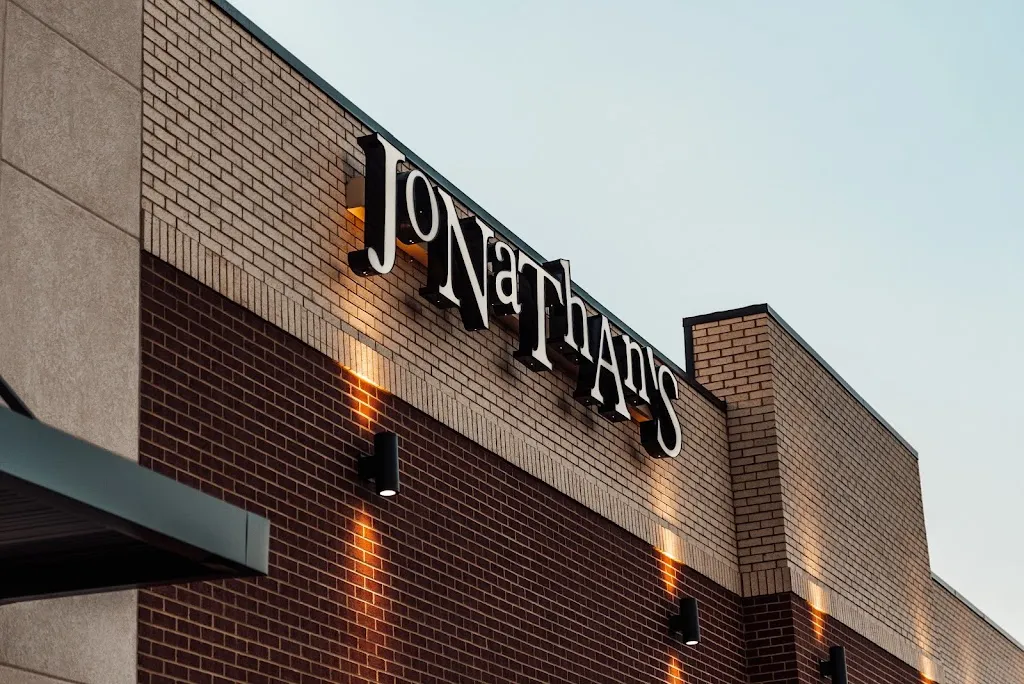 Jonathan's Grille restaurant à 8184 Hwy 72 W, Madison