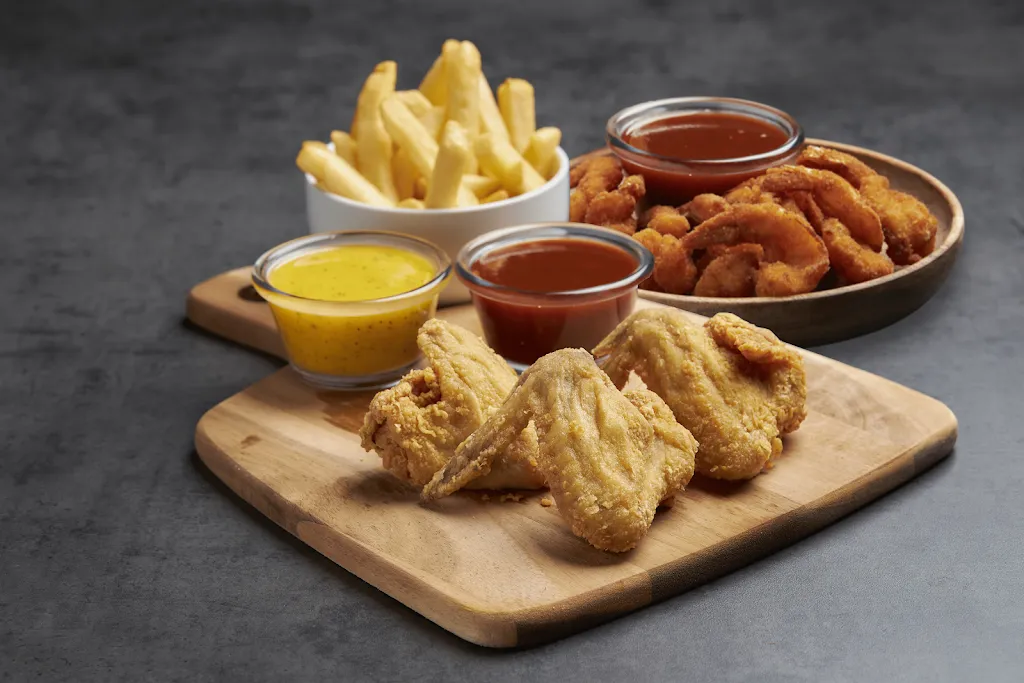 Jaws Hot Chicken and Seafood Weibel restaurant in Midfield, AL