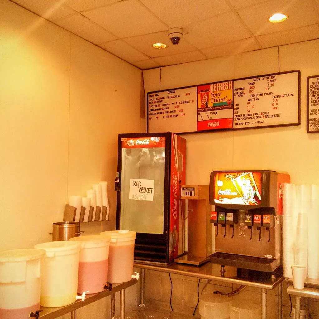 Wings Plus restaurant in Midfield, AL