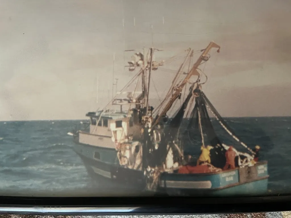 Dave Trogdon_Last Hook Off Bar_King Cove, AK_reseña