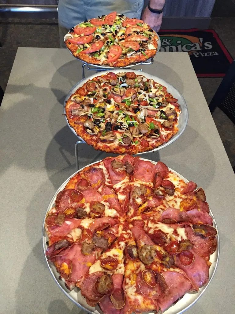 Mark & Monica's Family Pizza_Carmichael, CA_slider_image_3