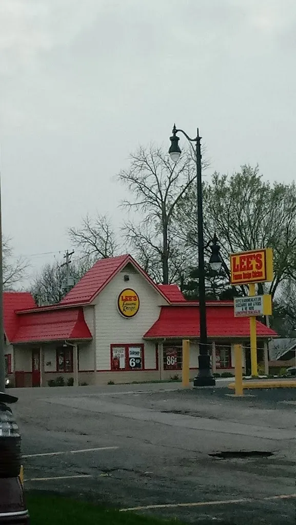 Lee's Famous Receipe Chicken restaurant in St. Louis, MO
