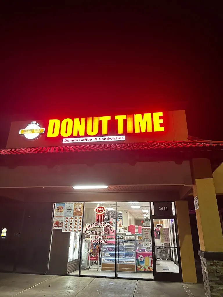 Donut Time restaurant in Sacramento, CA