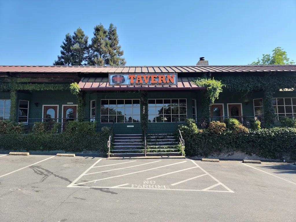 Smokey Oaks Tavern restaurant in Fair Oaks, CA