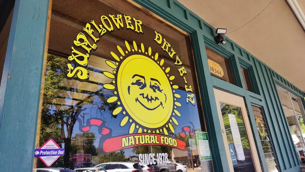 Sunflower Drive-In restaurant in Fair Oaks, CA