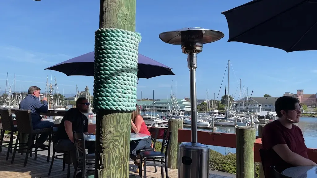 Café Marina & Woodley's Bar_Eureka, CA_slider_immagine_2