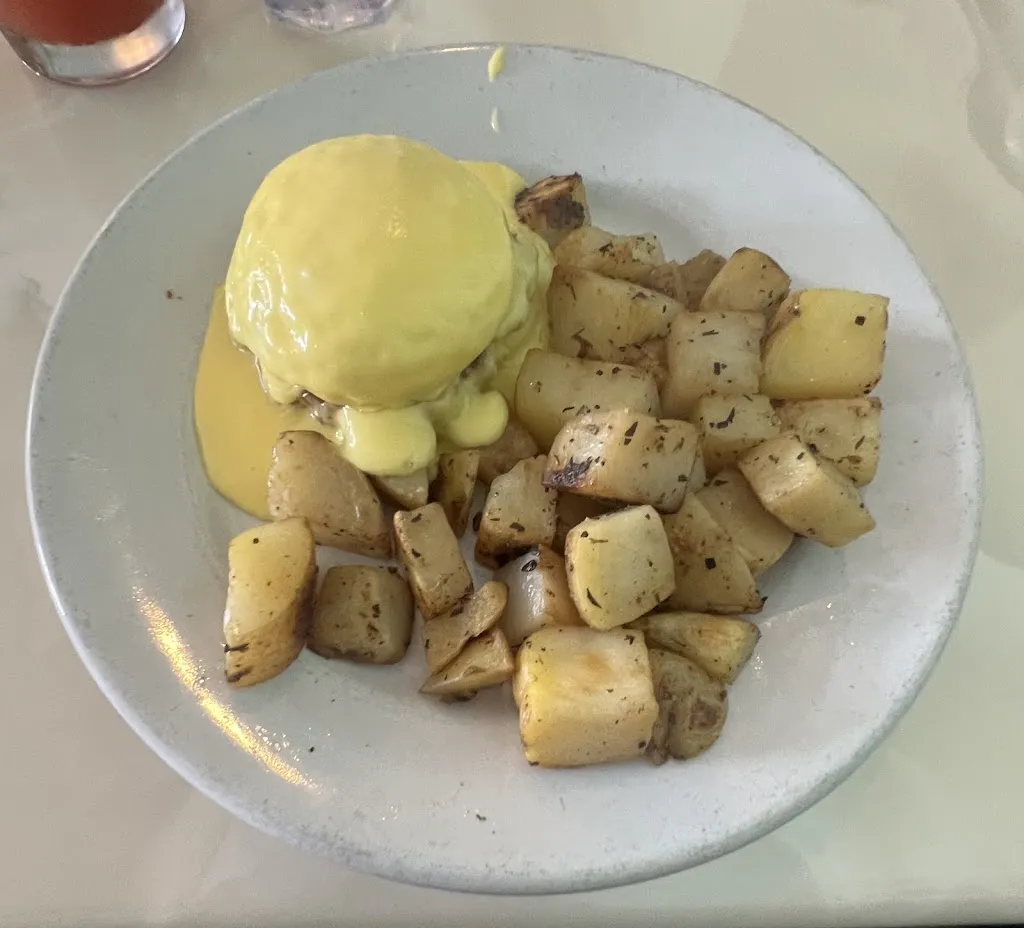 Joelle Neiwert_The Greene Lily_Eureka, CA_review