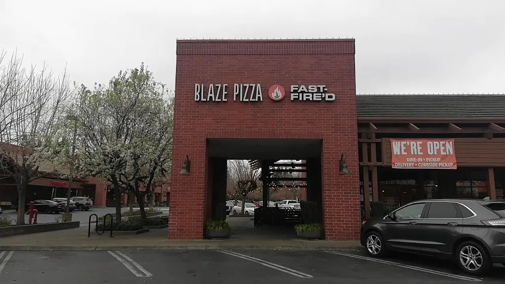 Blaze Pizza_Gold River, CA_slider_image_2