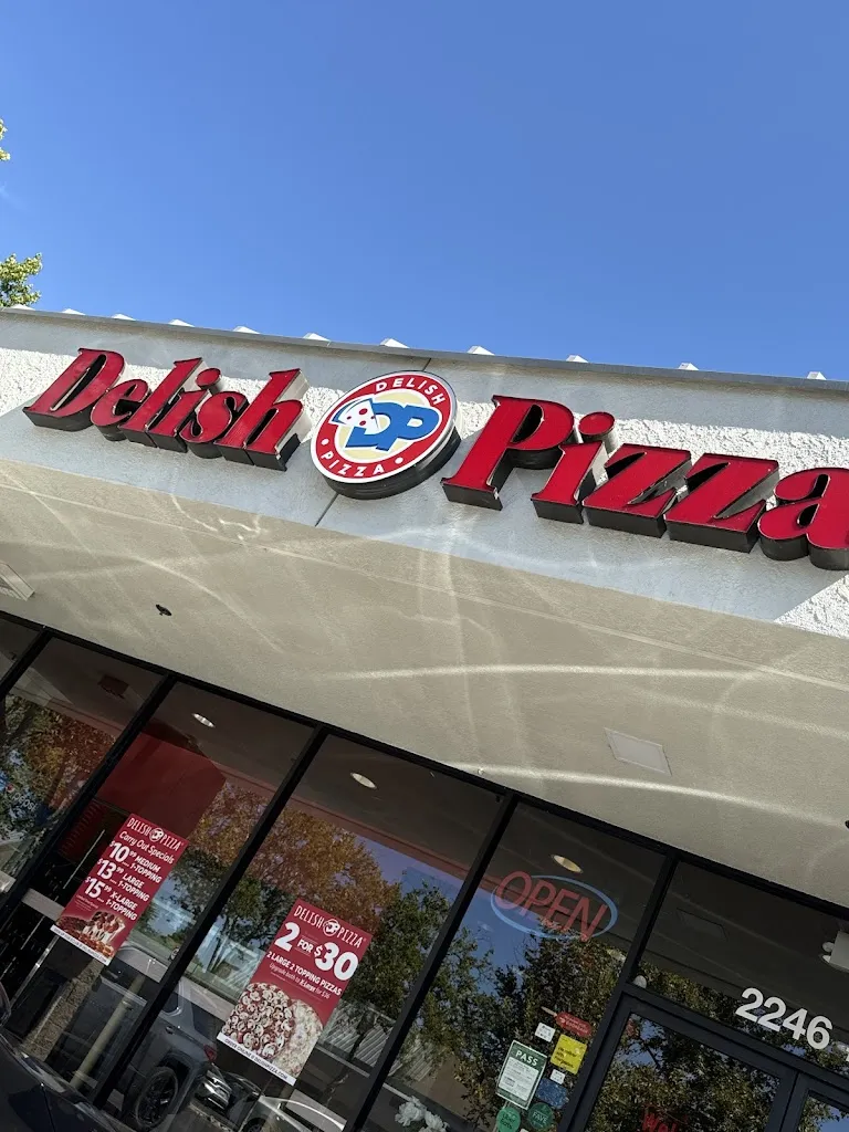 Delish Pizza restaurant in Gold River, CA