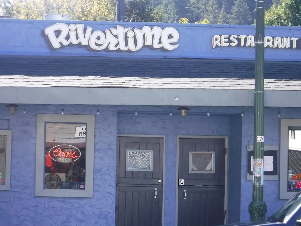 Rivertime Restaurant & Bar restaurante en Guerneville, CA
