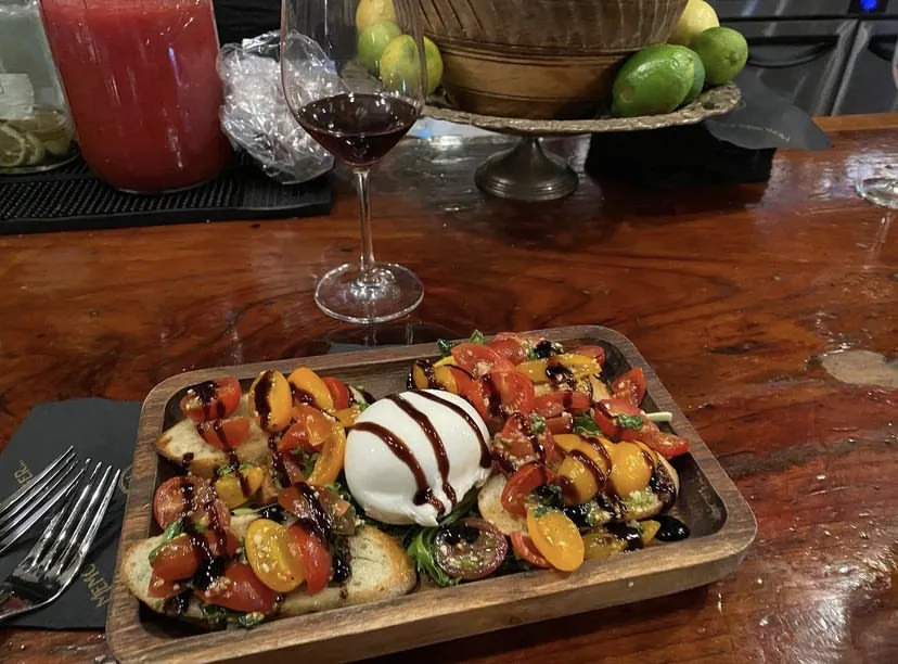 Kimberly sherrard_The Bar and Cafe at The Rio Nido Lodge_Guerneville, CA_reseña