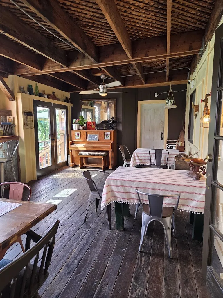 Kim J_The Farmhand_Guerneville, CA_reseña