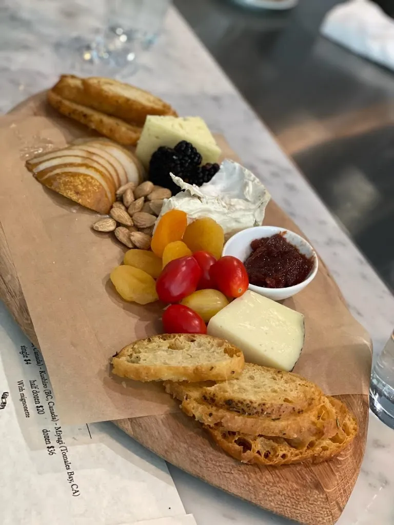 Trillium Winebar & Taproom_Guerneville, CA_slider_imagen_2