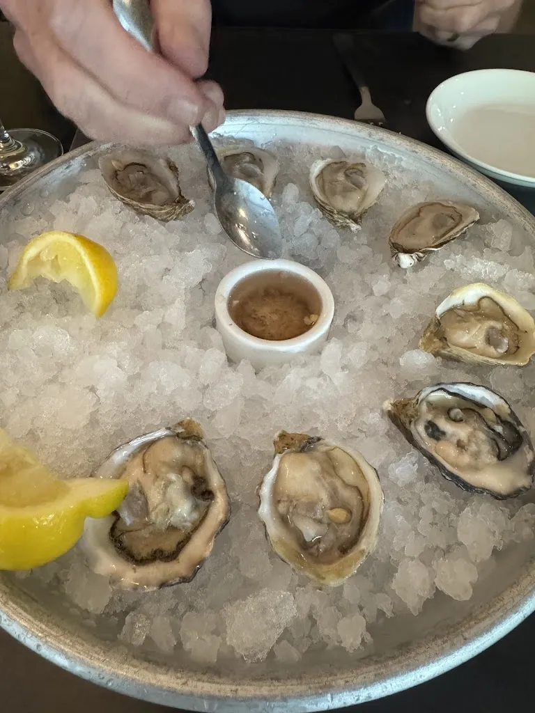 Trillium Winebar & Taproom_Guerneville, CA_slider_imagen_3