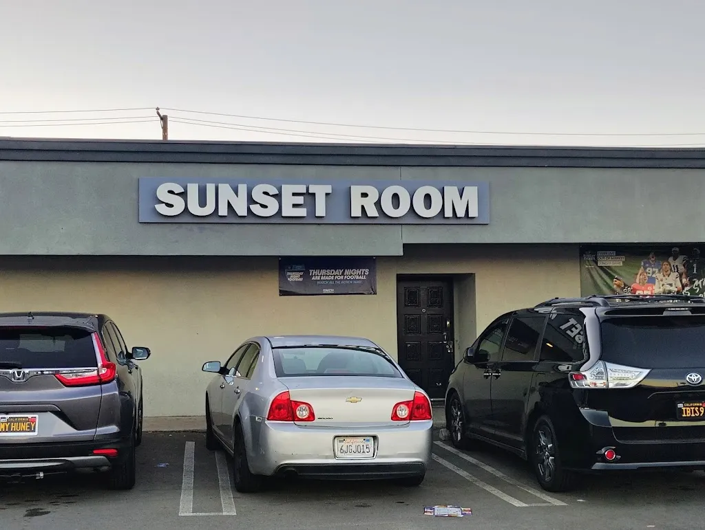S Ramos_Sunset Room_Hacienda Heights, CA_review