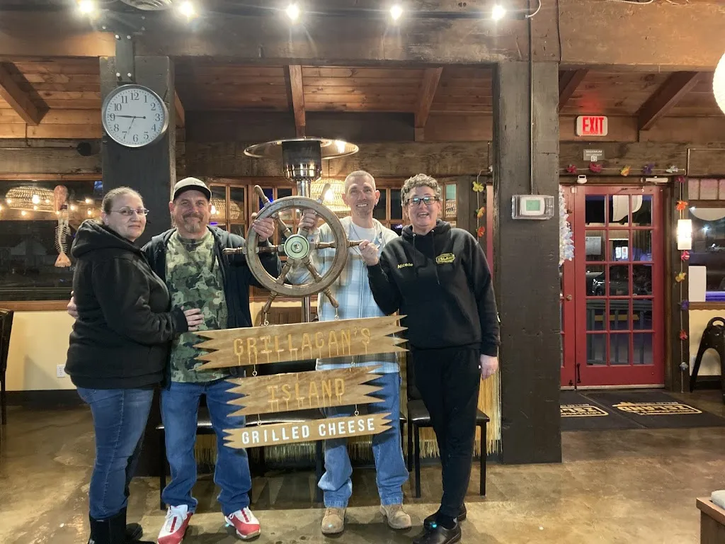 GRILLAGAN'S ISLAND LLC. restaurant in Lucerne, CA