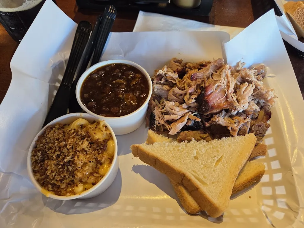 Dalie's Smokehouse_St. Louis, MO_slider_image_3