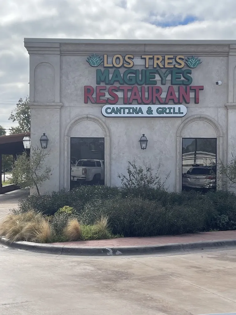 Los Tres Magueyes Cantina & Grill restaurant in Temple, TX