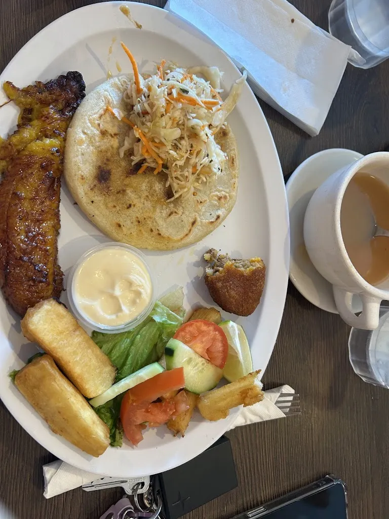 Denise Loera_Lajamaya Salvadorean Restaurant_La Puente, CA_reseña
