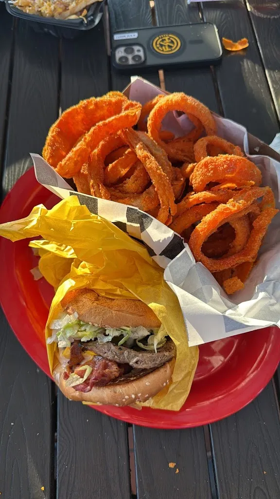 Chris's Burgers restaurante en La Puente, CA