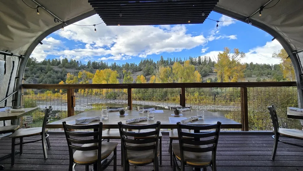 Meander Riverside Eatery restaurante en Pagosa Springs, CO