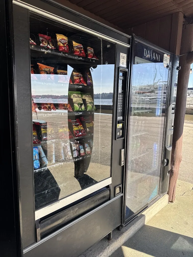 Ezgi Yildirim_Kayak Café_Alpine, NJ_review