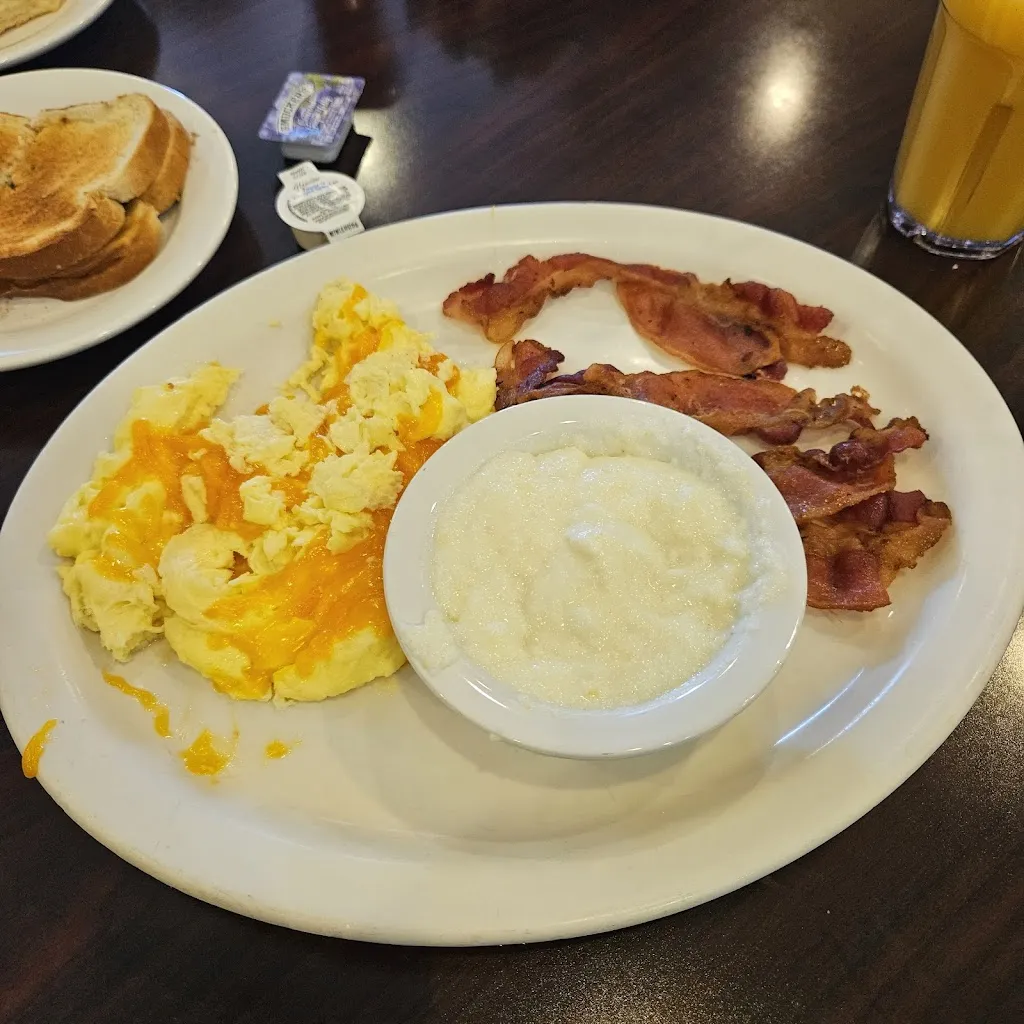Ericka S_Madison Restaurant_New Port Richey, FL_review